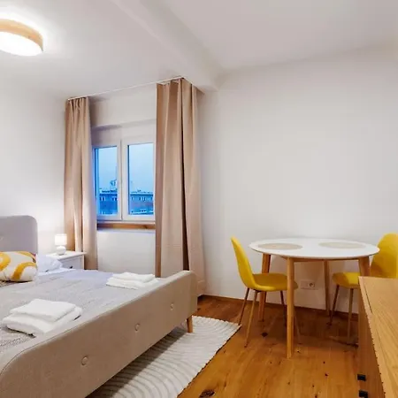 1 Bedroom With Terrace And Free Parking Near Metro 아파트 *