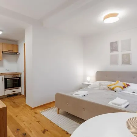 아파트 1 Bedroom With Terrace And Free Parking Near Metro