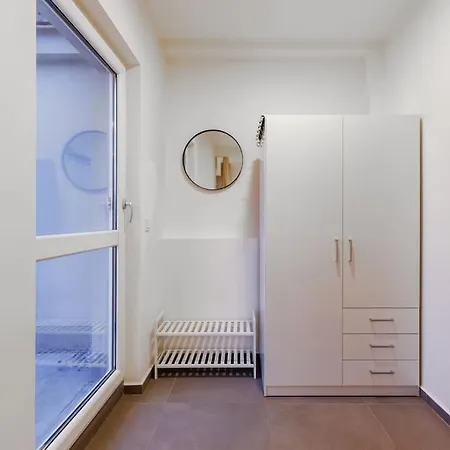 1 Bedroom Apartment With Terrace And Free Parking Near Metro Apartment *