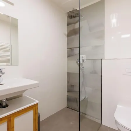 1 Bedroom Apartment With Terrace And Free Parking Near Metro * Prague