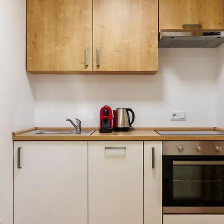 1 Bedroom Apartment With Terrace And Free Parking Near Metro