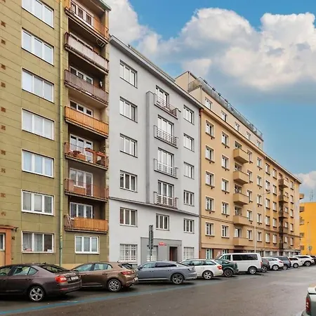 1 Bedroom With Terrace And Free Parking Near Metro * Praha