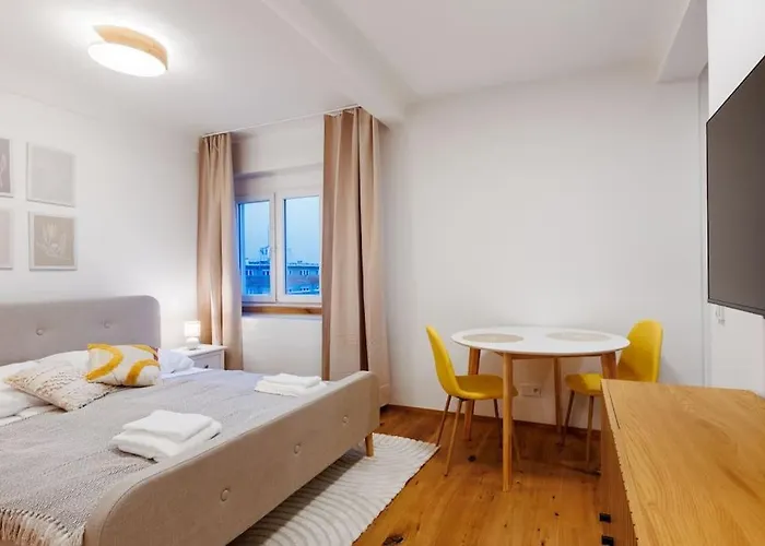1 Bedroom With Terrace And Free Parking Near Metro Apartment *
