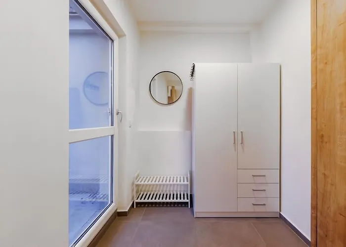 1 Bedroom With Terrace And Free Parking Near Metro Apartment *