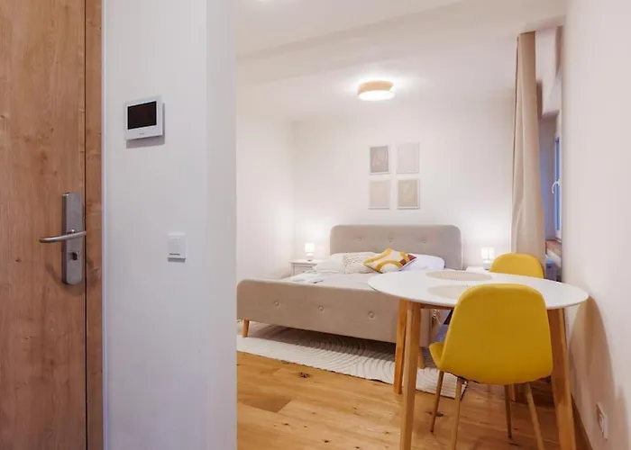דירה 1 Bedroom With Terrace And Free Parking Near Metro