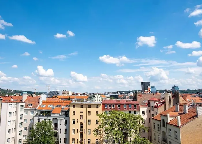 1 Bedroom With Terrace And Free Parking Near Metro Apartment