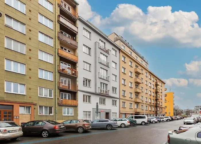1 Bedroom With Terrace And Free Parking Near Metro * פראג