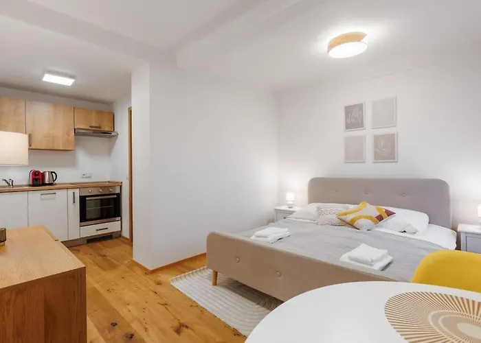 דירה 1 Bedroom With Terrace And Free Parking Near Metro
